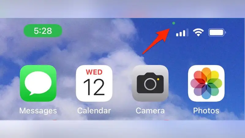 Green and orange status indicators on smartphone screen
