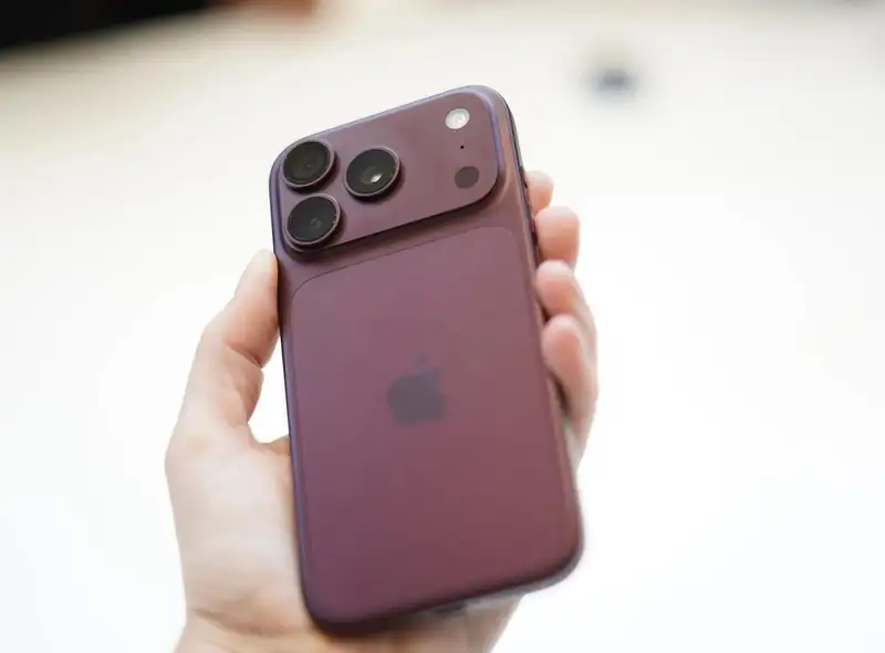 iPhone 18 Pro interface multitasking demonstration