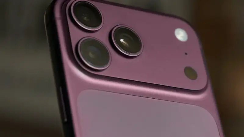 Leaked iPhone 18 Pro in Dark Cherry color option