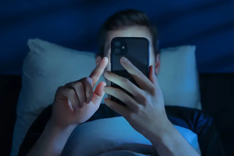 The Safe Distance: How to Hold Your Phone to Protect Your Eyes and Spine